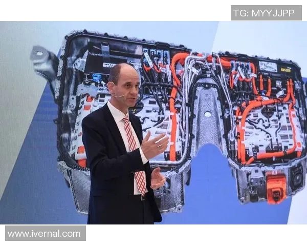 克罗斯引领足球新时代技术与智慧的完美结合展现无限可能