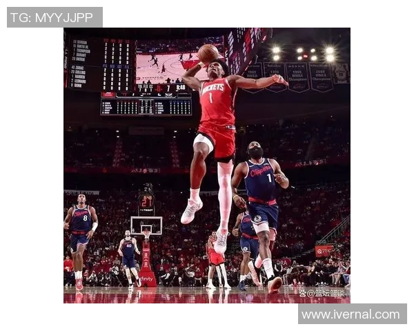 快船主场逆转火箭以113比102获胜展现强大团队实力