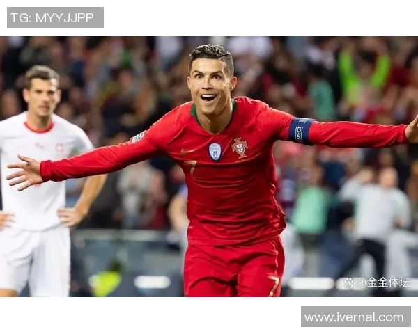 曼联对阵罗马比赛中C罗精彩头球助球队逆转胜利